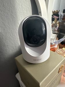GNCC P1  Vnitřní sledovací kamera WLAN s APP, 360°, 1080P, noční vidění, sledování pohybu, obousměrný zvuk Fotografie od zákazníka č. 1