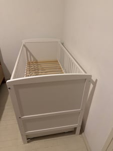 Babybett Leo 60×120 cm mit Schublade, Sofafunktion, verstellbarem Lattenrost und herausnehmbaren Sprossen (ohne Matratze) Kunden-Foto 3