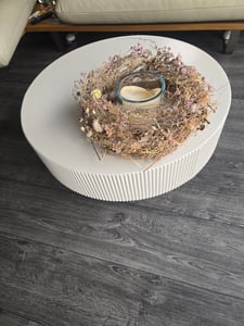 TWSOUL Konferenční stolek Moderní kulatý konferenční stolek, bílý, 78,5 cm × 35 cm, s rýhovaným povrchem Fotografie od zákazníka č. 1
