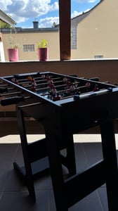 COSTWAY, mesa de futbolín plegable, mesa de futbolín con 18 figuras y 2 pelotas, mesa de juego para adultos y niños, futbolín para bares y fiestas, 69x60x71 cm Foto del cliente 4