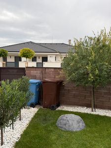 roccia decorativa grigia in fibra di vetro per la costruzione di scenari - ca. 76x68x30 - grigio - Adatta anche per l'uso esterno Foto del cliente 2