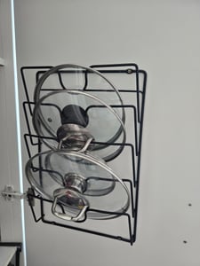 Vilde Topfdeckelhalter Wanddeckelhalter Deckelhalter Deckelhalterung zum Aufhängen aus Metall schwarz Kunden-Foto 1
