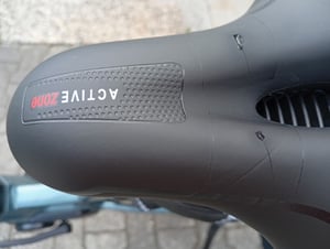 Selle De Vélo Universelle Rembourrage Réfléchissant Imperméable Rouge Photo du client 6