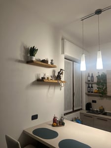 MoonTree | rustikálna drevená nástenná polica Maren, 22cmx4,4cmx70cm, Dub tmavý | Závesná polica, nástenná polica drevená do obývačky, kuchyne Fotografia od zákazníka č. 1