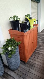 COSTWAY Lagerschrank mit herausnehmbarem Regal & 4 Universalrädern, Holzschrank, Geräteschrank für Garten, Innenhof und drinnen Kunden-Foto 1