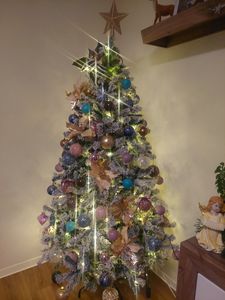 COSTWAY Umelý vianočný stromček 225 cm, vianočný stromček so snehom, 1346 vrcholov z PVC, kovový stojan a skladací systém, vianočný stromček umelý stromček Vianoce Fotografia od zákazníka č. 5