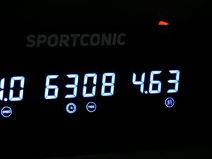 Sportconic Elektisches Laufband bis 12 km/h, Klappbares Walking Pad für Zuhause & Büro, mit 9 % Steigung, LED-Display, Tablet-Halter, Schutzmatte Kunden-Foto 4