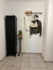 sweeek - Industrieller Schrank aus Stahl mit 4 Stauräumen - Blau Kunden-Foto 1