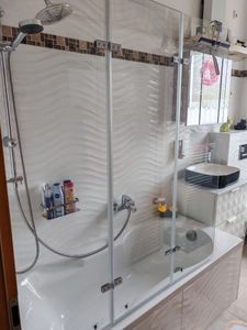 EMKE Duschabtrennung 100x140cm Faltwand für Badewanne Badewannenaufsatz Mattes Schwarz Duschwand aus 6mm NANO Easy Clean GLAS Kunden-Foto 1