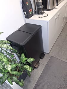 Mülleimer Küche, 2 x 30 Liter, 2 Fächer, Abfalleimer, Tretmülleimer, Softclose-Deckel, Stahl, mattweiß Kunden-Foto 2