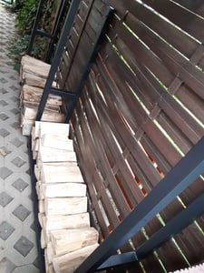 Kovový stojan na dřevo ke krbům 223cm x 25cm x 115cm zinkované Přístřešek na dřevo exteriér venkovní regál na palivové dřevo Zahrada kov černý Fotografie od zákazníka č. 1