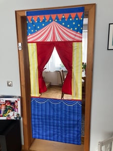 Playtive Spiel Pop Up Türspiel Zirkus Kinder Spiel Türvorhang Kunden-Foto 1