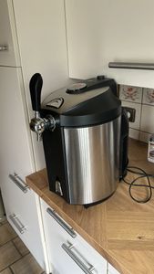 Clatronic® Bierzapfanlage für alle handelsüblichen 5 Liter Bierfässer, Bierzapfanlage 5 Liter mit Kühlung Zapfanlage mit LED-Display zur komfortablen Temperaturreglung – BZ 3740 Kunden-Foto 3