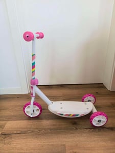 COSTWAY: Patinete infantil de tres ruedas con ruedas LED, patinete con plataforma para apoyar los pies, capacidad de carga de 20 kg, patinete ligero para niños y niñas a partir de 2 años Foto del cliente 2