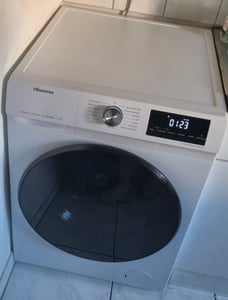 Hisense WFQA1214EVJM Waschmaschine Frontlader 12 kg - 1400 U/min. - 9 Programme - AquaStop, Weiß Kunden-Foto 1
