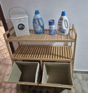 COSTWAY, cesta de ropa, organizador de ropa con 2 compartimentos de bambú, clasificador de ropa con 2 estantes y bolsas para ropa, caja de ropa, 80 x 30 x 92 cm, color natural Foto del cliente 1