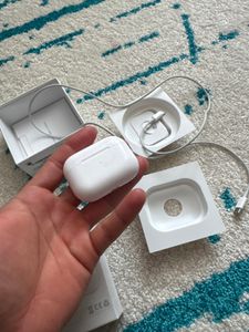 Es wurden gebrauchte und Second-Hand-Kopfhörer gesendet, es sind APK-Kopfhörer angekommen, sie sind nicht original, ihr Inhalt wurde geändert. 