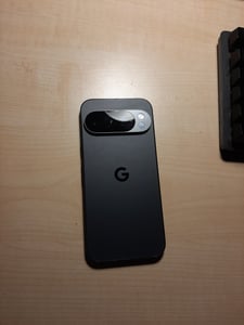 Google Pixel 10 Pro , 16 cm (6.3"), 16 GB, 128 GB, 50 MP, Android 16.0, Schwarz Kunden-Foto 2