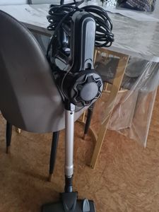 Aspirateur filaire Authmic, 25000 Pa, câble d'alimentation de 5 mètres, système de filtration 4 en 1, 800 W, pour sols durs et tapis, capacité de 1,6 litre, couleur noire Photo du client 2