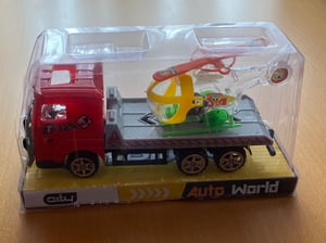 Camioncino rosso giocattolo con elicottero - circa 19 cm Foto del cliente 1