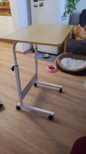 Verstellbarer, tragbarer Arbeitstisch aus Holz mit Rollen, höhenverstellbar bis 90 cm, vielseitig einsetzbar - EVOSTUL Kunden-Foto 4