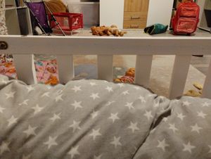 Dětská postýlka FCH s zásuvkami, 80x160 cm, postýlka ve tvaru domku s roštovou základnou, podlahová postýlka s úložným prostorem a odnímatelnou zábranou, bílá Fotografie od zákazníka č. 6