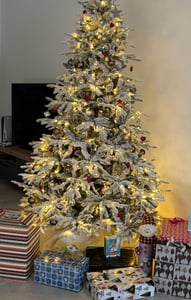 Yorbay 210cm Künstlicher Weihnachtsbaum  Tannenbaum mit Beleuchtung Weiß Schneeflocken LED  für Weihnachten-Dekoration Kunden-Foto 5