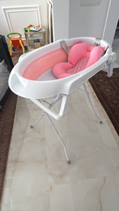 Baignoire pour bébé avec support 80cm - Pliable avec coussin de bain -Fiche d'eau avec température variable Baignoire pour bébé Rose Photo du client 1