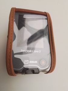 caseroxx Ledertasche mit Gürtelclip kompatibel mit Freestyle Libre 1 / 2 / 3  / 14 Day aus Echtleder, Tasche mit Gürtelclip und Sichtfenster Kunden-Foto 1