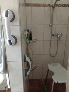 Hot 1/2Pcs Sicherheit Helfende Griff Anti Slip Unterstützung Wc Badezimmer Sicher Haltegriff Griff Vakuum Sucker Saugnapf handlauf.Farbe:Grau Kunden-Foto 1