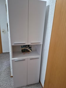 CDF Bad-Hochschrank NEL 2K DD | Farbe: Weiß | Modernes Badregal | Stauraumschrank | Geräumige Einlegeböden | Türen | Einfache Montage | 2 Wäschekörbe | Stilvolle Griffe Kunden-Foto 5