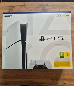 Sony Interactive Entertainment PlayStation 5 + God of War Ragnarök, PlayStation 5, Schwarz, Weiß, 16000 MB, GDDR6, AMD, AMD Ryzen Zen 2 Kunden-Foto 2