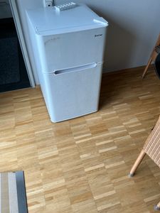 GOPLUS 90L Kühlschrank, Mini-Kühlschrank mit Gefrierschrank & einstellbarem Thermostat, Kühl-Gefrier-Kombination für Zuhause, Büro & Wohnung (Grau) Kunden-Foto 1