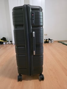 SKYCASES Travel One - 4 teiliges Hartschalenkoffer-Set Polypropylen mit Beutel - 360 Grad Rollen und Zahlenschloss - 32 L | 60 L | 98 L - Champagner Kunden-Foto 5