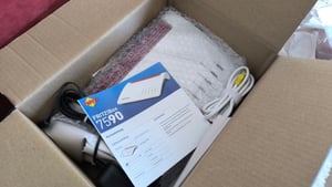 AVM Fritz!Box 7590 High-End WLAN AC + N Router (VDSL-/ADSL, 4x4 MU-MIMO mit 1.733 (5 GHz) und 800 MBit/s (2.4 GHz), Media Server - (generalüberholt) Kunden-Foto 1