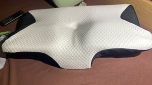 Nackenkissen Kopfkissen Ergonomisches Orthopädisches Kissen für Kopf-, Nacken- & Rückenkomfort Schlafkissen Memory Foam Kissen Schwarz YaLiva_Decor® Kunden-Foto 10