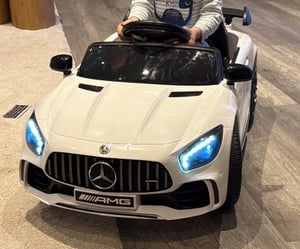 Audi RS e-tron GT  Kinderauto Kinder Elektroauto 12V mit Musik，breitem Sitz, verstellbarem Sicherheitsgurt Schwarz Kunden-Foto 1