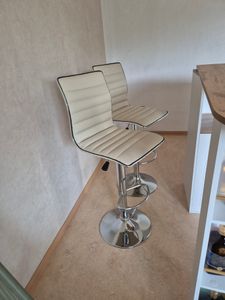 BELIANI Barhocker 2er Set Schwarz Kunstleder Silber Metall Höhenverstellbar Modern Wohnzimmer Esszimmer Möbel Kunden-Foto 1