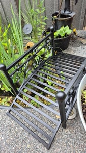 COSTWAY Gartenbrücke 118cm Metall, Teichbrücke bis 150kg, Brücke mit dekorativen Geländern, Metallbrücke Antik-Optik, Zierbrücke stabil & wetterfest Kunden-Foto 1