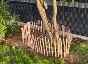 SEVICO 5m Staketenzaun 60cm x 5m mit Lattenabstand 7-8cm mit Pflock Zaunlatte Gartenzaun aus Haselnuss Natur STAHLKRAMPEN GRATIS V112 7-8 Kunden-Foto 7