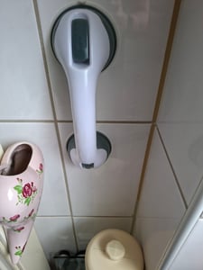 Hot 1/2Pcs Sicherheit Helfende Griff Anti Slip Unterstützung Wc Badezimmer Sicher Haltegriff Griff Vakuum Sucker Saugnapf handlauf.Farbe:Grau Kunden-Foto 2