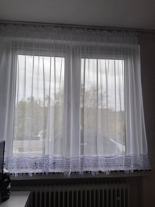 NOW-ART Scheibengardine Voile Weiß 500x180 cm – 1 Stück - Kurzgardine mit Spitze (Gipüre) Transparent Glatt Universalband Für Küche & Wohnzimmer Kunden-Foto 1