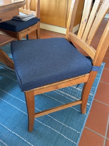 sunnypillow 4er Set Stuhlkissen 40 x 45 x 5cm | Polsterauflage Auflage für Stühle / Rattanstühle | Stuhlauflage mit Schleifenbändern | Indoor / Outdoor | Anthrazit | Kunden-Foto 1