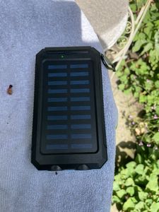 Solar Powerbank, 30.000 mAh Solar-Ladegerät, Tragbares Ladegerät, Externer Akku, mit USB C und Micro USB Eingang, Taschenlampe Kunden-Foto 3