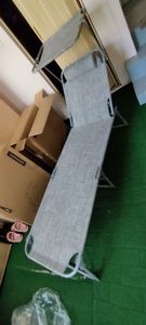 SONGMICS Sonnenliege, klappbarer Liegestuhl, mit Seitentasche, 53 x 193 x 29 cm, bis 150 kg, Kopfstütze, verstellbarer Rückenlehne Grau Kunden-Foto 3