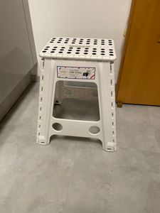 Tritthocker Klappbar Klapphocker Faltbar Höhe 43.5 cm für Kinder und Erwachsene Bade Küchen - Weiß Kunden-Foto 1
