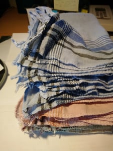 Classic Designs 12er-Pack Herren-Taschentücher aus Baumwolle in zufälligen Farben, Taschentücher-Set, weiches Einstecktuch, tolles Geschenk zum Vatertag Kunden-Foto 1