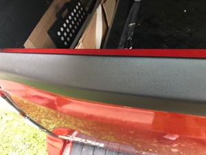 Modanatura di protezione del portellone posteriore per Toyota Hilux 2015-2020 ABS nero Foto del cliente 1