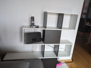 COSTWAY 5patrová knihovna, dřevěný rozdělovač místností, volně stojící schodišťový regál, vzpřímený policový regál pro obývací pokoj a ložnici, kancelář, bílá + černá Fotografie od zákazníka č. 2