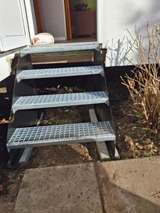 Solide Treppe aber mit Arretierung 
